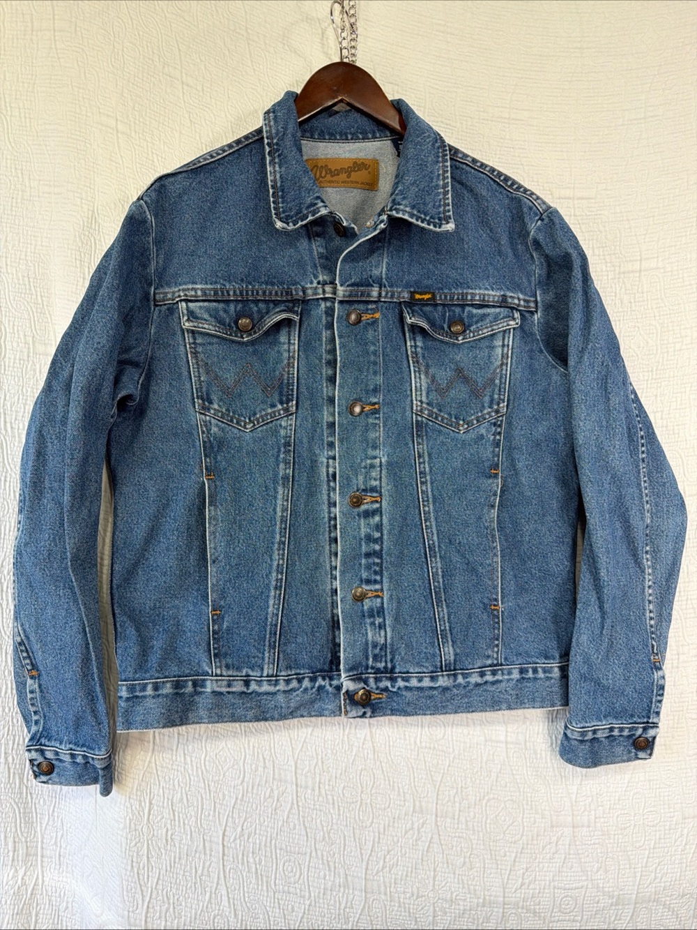 Wrangler Mens M Blue Jean Denim Trucker Jacket Authentic Western Cowboy Medium